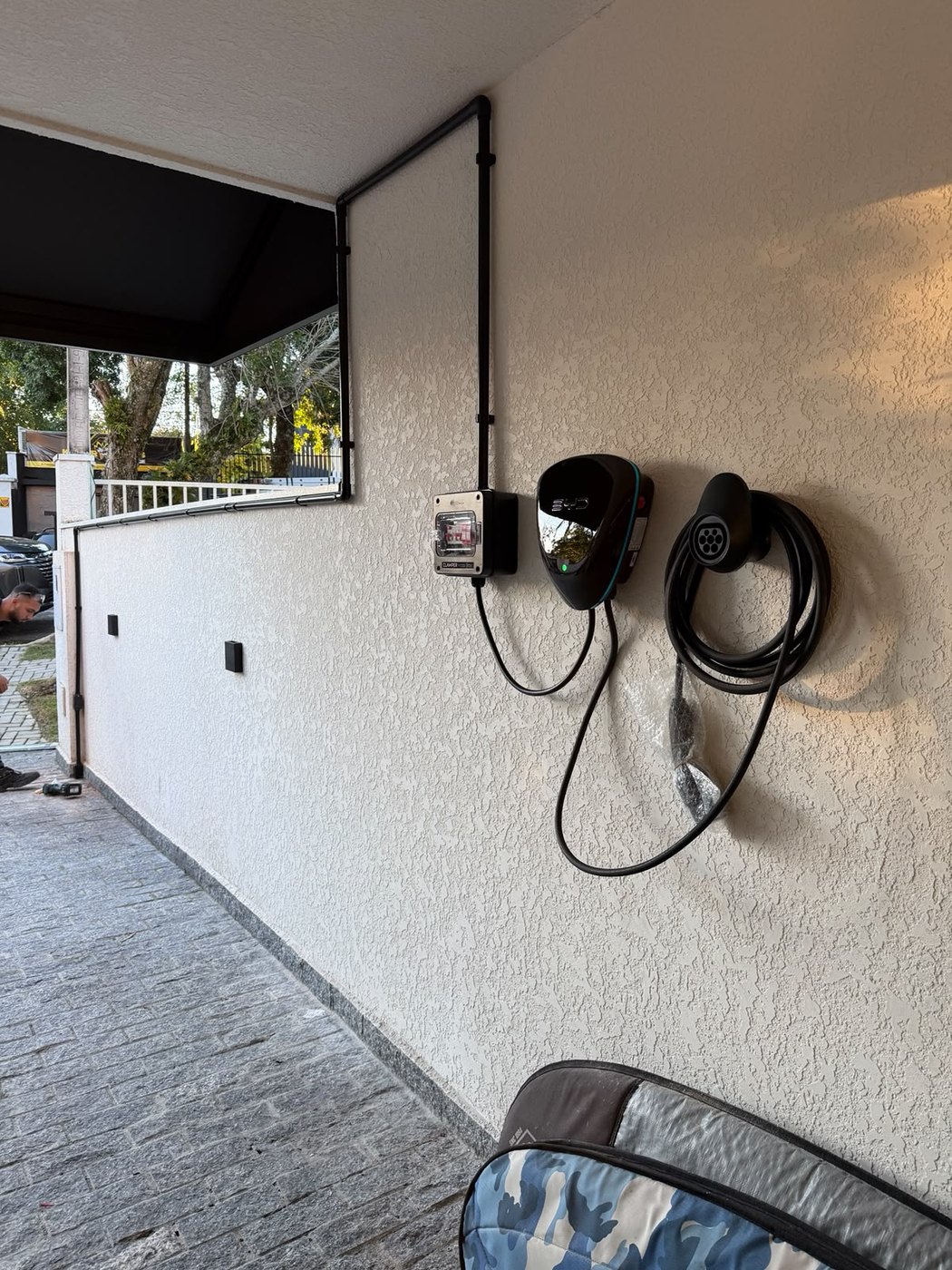 Instalação residencial de carregador Wallbox e quadro de proteção